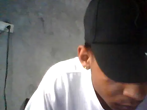 Snapshot of Atbabys- chatting on 09/18/25, 01:08 Atbabys- online show from 09/18/25, 01:08