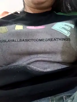 Snapshot of _Babyrose_ chatting on 11/17/25, 03:38 Babyrose online show from 11/17/25, 03:38