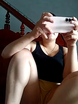 Snapshot of _Babyrose_ chatting on 10/11/25, 06:36 Babyrose online show from 10/11/25, 06:36