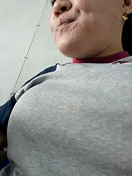 Snapshot of _Babyrose_ chatting on 11/07/25, 08:08 Babyrose online show from 11/07/25, 08:08