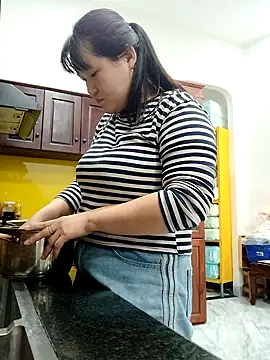 Snapshot of _Babyrose_ chatting on 10/25/25, 03:17 Babyrose online show from 10/25/25, 03:17