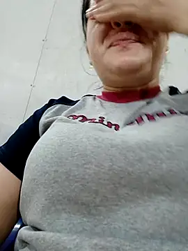 Snapshot of _Babyrose_ chatting on 11/04/25, 02:21 Babyrose online show from 11/04/25, 02:21