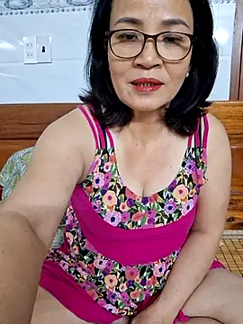   Mihmih   online show from 11/11/25, 04:02