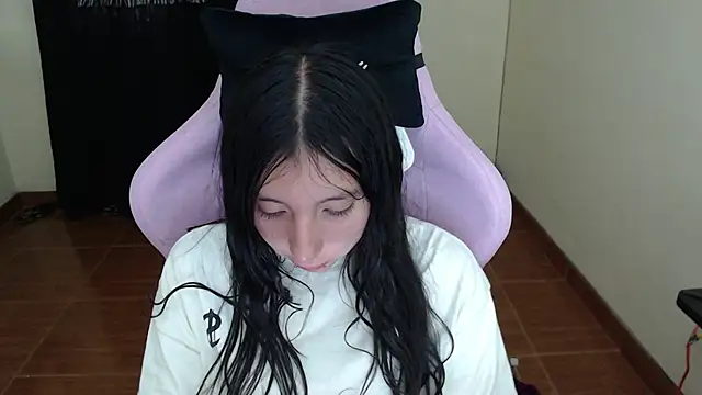 Snapshot of ScarlettShirahoshi chatting on 09/14/25, 07:58 ScarlettShirahoshi online show from 09/14/25, 07:58