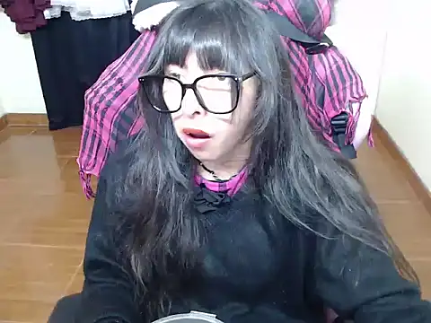 Snapshot of ScarlettShirahoshi chatting on 12/15/25, 08:03 ScarlettShirahoshi online show from 12/15/25, 08:03