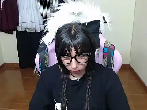 Snapshot of ScarlettShirahoshi chatting on 12/13/25, 11:11 ScarlettShirahoshi online show from 12/13/25, 11:11