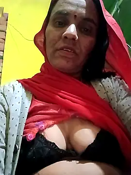 Snapshot of Pinky12A chatting on 11/18/25, 03:04 Pinky12A online show from 11/18/25, 03:04