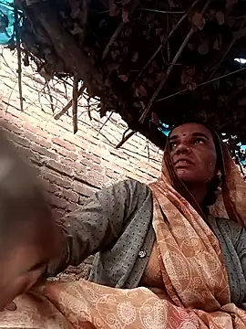 Snapshot of Pinky12A chatting on 10/24/25, 01:37 Pinky12A online show from 10/24/25, 01:37