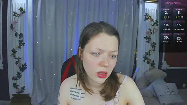 Lunar Lily online show from 10/22/25, 06:46