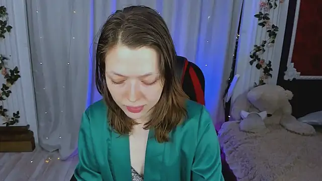 Lunar Lily online show from 10/23/25, 05:39