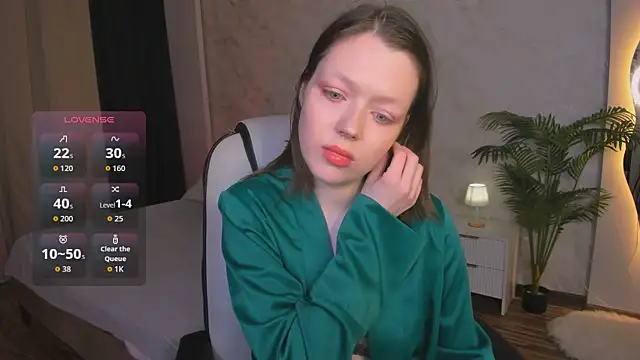 Snapshot of Lunar_Lily chatting on 02/13/26, 06:02 Lunar Lily online show from 02/13/26, 06:02