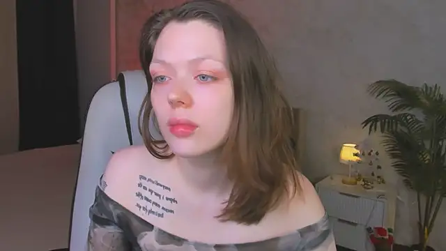 Snapshot of Lunar_Lily chatting on 01/07/26, 05:56 Lunar Lily online show from 01/07/26, 05:56