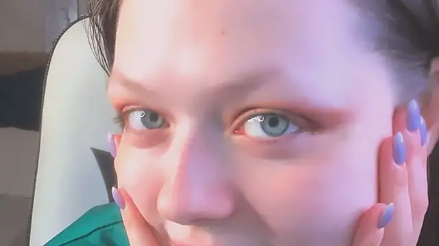 Lunar Lily online show from 04/11/26, 05:48