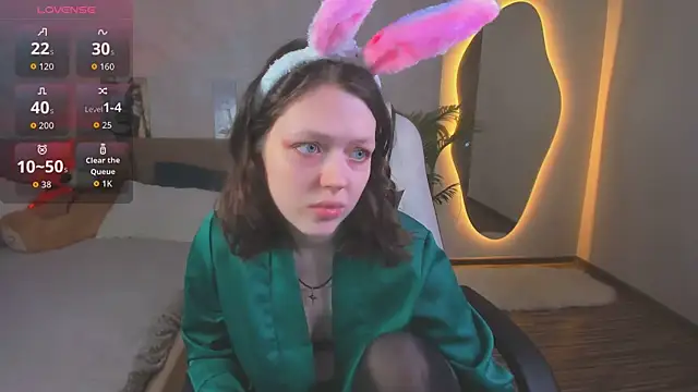 Lunar Lily online show from 04/05/26, 05:36