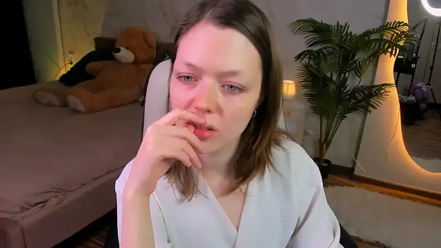 Lunar Lily online show from 11/23/25, 05:39