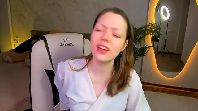 Lunar Lily online show from 12/01/25, 05:30