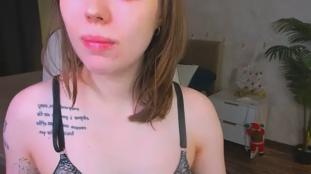 Lunar Lily online show from 12/23/25, 05:40