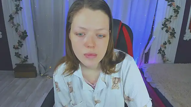 Lunar Lily online show from 10/08/25, 05:53