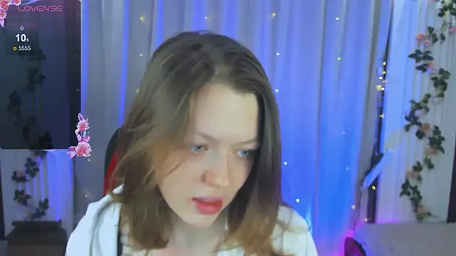 Lunar Lily online show from 10/10/25, 05:41