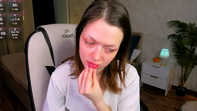 Lunar Lily online show from 11/14/25, 05:44