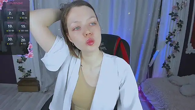 Lunar Lily online show from 10/15/25, 05:28