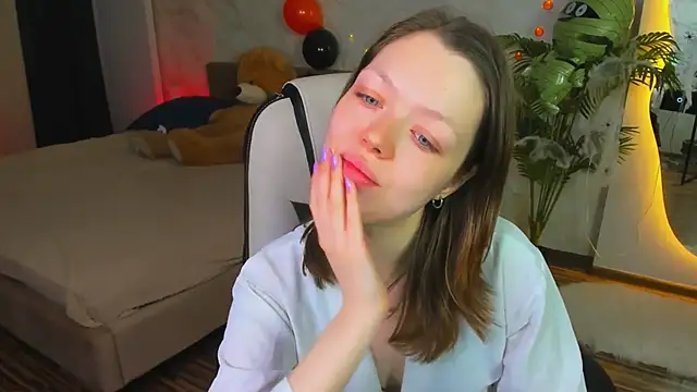 Lunar Lily online show from 11/03/25, 05:34