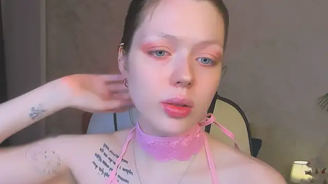 Snapshot of Lunar_Lily chatting on 01/12/26, 05:58 Lunar Lily online show from 01/12/26, 05:58