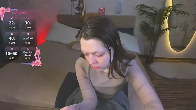Lunar Lily online show from 05/06/26, 05:33