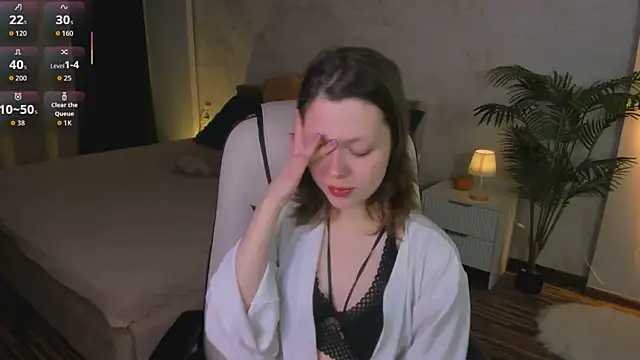 Lunar Lily online show from 11/10/25, 05:34