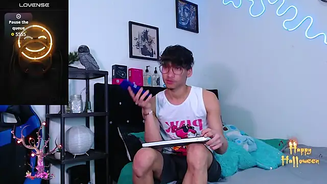 Gael Jones online show from 10/23/25, 04:11