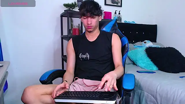 Gael Jones online show from 10/28/25, 03:07