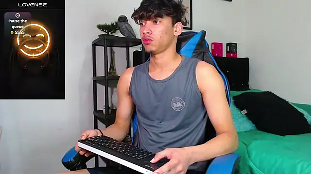 Gael Jones online show from 11/04/25, 05:22