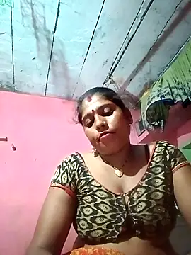 Snapshot of sanjna_sharmaa chatting on 10/01/25, 04:00 sanjna sharmaa online show from 10/01/25, 04:00