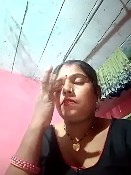 Snapshot of sanjna_sharmaa chatting on 12/18/25, 02:21 sanjna sharmaa online show from 12/18/25, 02:21