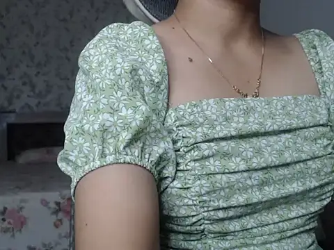 Snapshot of snow_white123 chatting on 10/13/25, 08:21 snow white123 online show from 10/13/25, 08:21