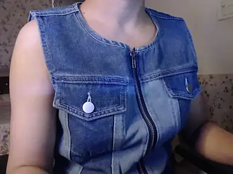 Snapshot of snow_white123 chatting on 10/28/25, 09:03 snow white123 online show from 10/28/25, 09:03