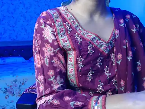 Snapshot of snow_white123 chatting on 11/21/25, 08:52 snow white123 online show from 11/21/25, 08:52