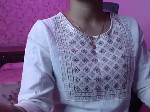 Snapshot of snow_white123 chatting on 11/22/25, 09:02 snow white123 online show from 11/22/25, 09:02