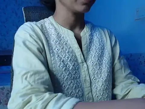 Snapshot of snow_white123 chatting on 11/02/25, 01:10 snow white123 online show from 11/02/25, 01:10