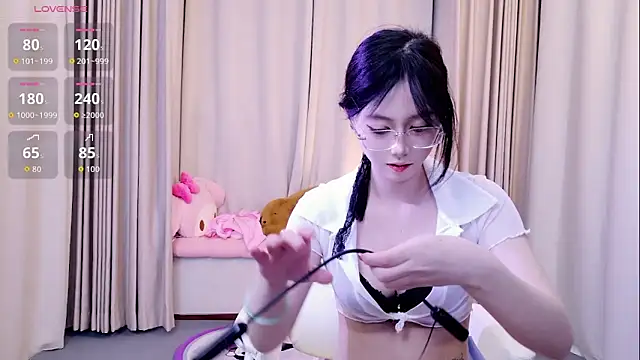 Snapshot of niannian18 chatting on 11/15/25, 10:08 niannian18 online show from 11/15/25, 10:08