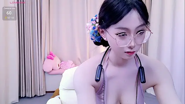 Snapshot of niannian18 chatting on 11/21/25, 10:14 niannian18 online show from 11/21/25, 10:14