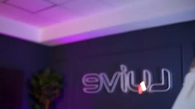 Snapshot of SiennaRuh chatting on 11/28/25, 10:59 SiennaRuh online show from 11/28/25, 10:59