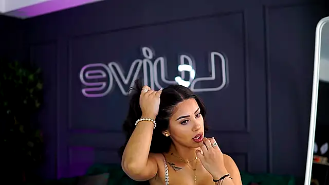 Snapshot of SiennaRuh chatting on 11/03/25, 11:03 SiennaRuh online show from 11/03/25, 11:03