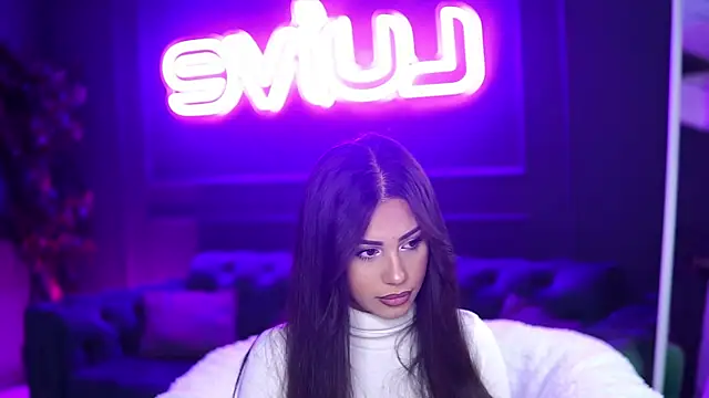 Snapshot of SiennaRuh chatting on 11/06/25, 10:08 SiennaRuh online show from 11/06/25, 10:08