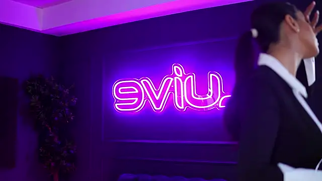 Snapshot of SiennaRuh chatting on 10/28/25, 11:20 SiennaRuh online show from 10/28/25, 11:20