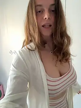 TenderLaGlamor online show from 11/18/25, 12:19