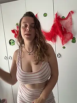 TenderLaGlamor online show from 10/28/25, 11:09