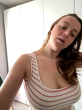 TenderLaGlamor online show from 11/11/25, 11:05