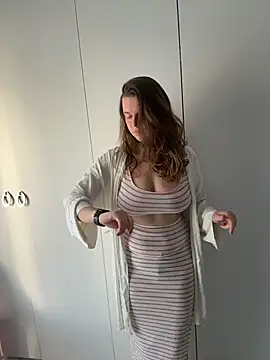 TenderLaGlamor online show from 11/20/25, 11:11