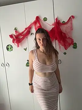 TenderLaGlamor online show from 10/26/25, 11:21